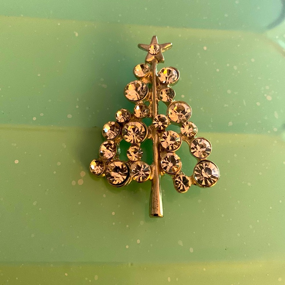 Beautiful vintage rhinestone Christmas tree with star at the top Brooch/…